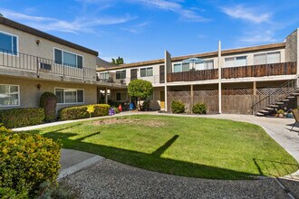 Pruneyard Apartments in Campbell, CA - Foto de edificio - Building Photo