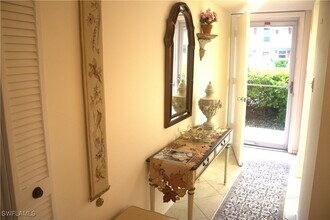 200 Valley Stream Dr in Naples, FL - Building Photo - Building Photo