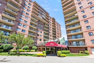 3920 Mystic Valley Pkwy in Medford, MA - Building Photo