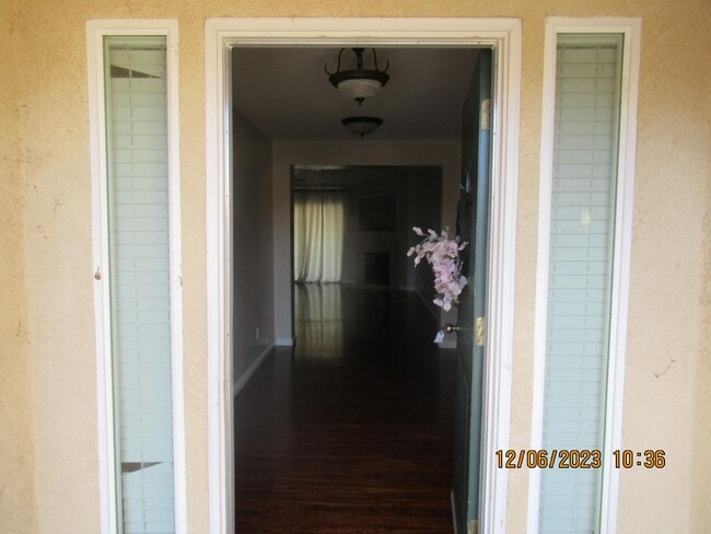 1244 Holt Ave in Hanford, CA - Building Photo - Building Photo