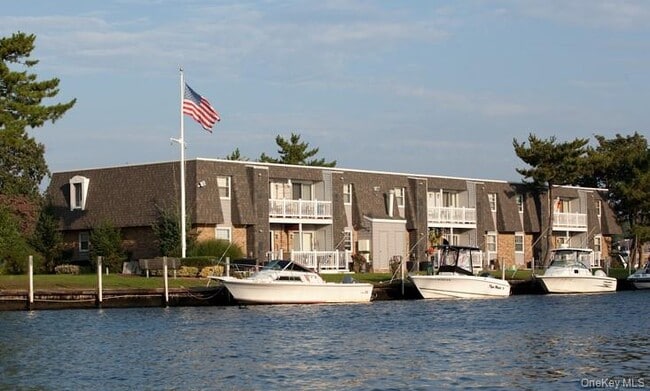 property at 6 Watergate Ln