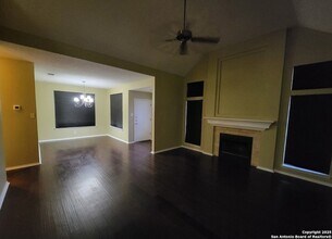 5955 Heather View in San Antonio, TX - Building Photo - Building Photo