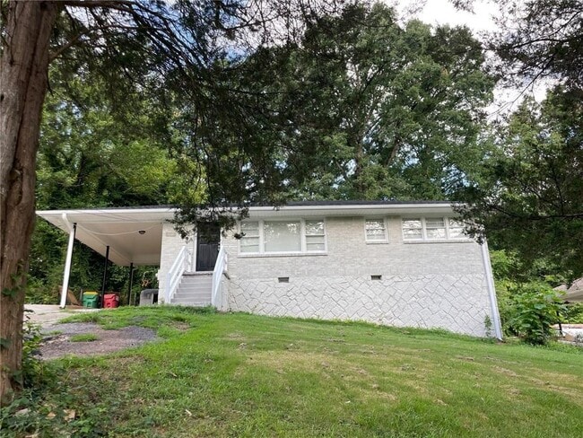 4555 Hillpine Rd in Forest Park, GA - Building Photo - Building Photo