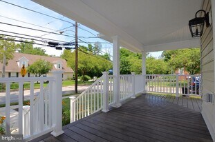 400 W Wayne Ave in Wayne, PA - Building Photo