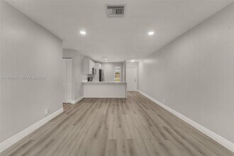 10375 NW 35th St in Coral Springs, FL - Building Photo - Building Photo