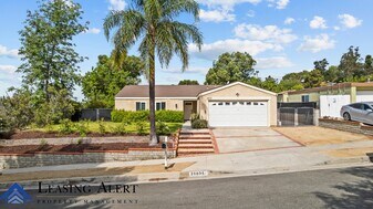 28031 Meadowcreek Rd in Santa Clarita, CA - Building Photo