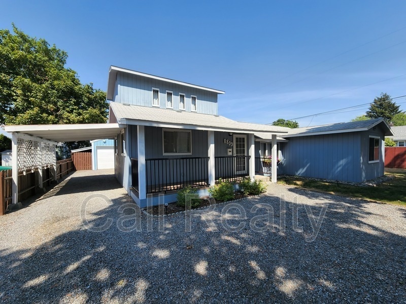 8809 E Liberty Ave in Millwood, WA - Building Photo