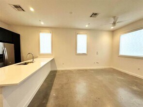 1021 1/2 E 38th St in Austin, TX - Building Photo - Building Photo