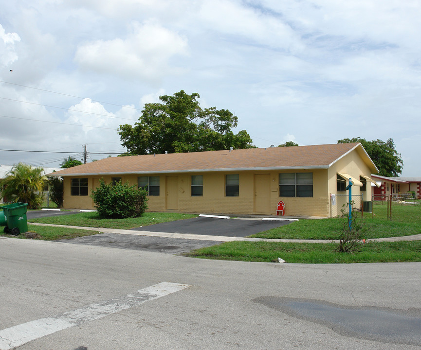 5201 NW 16th St in Fort Lauderdale, FL - Building Photo