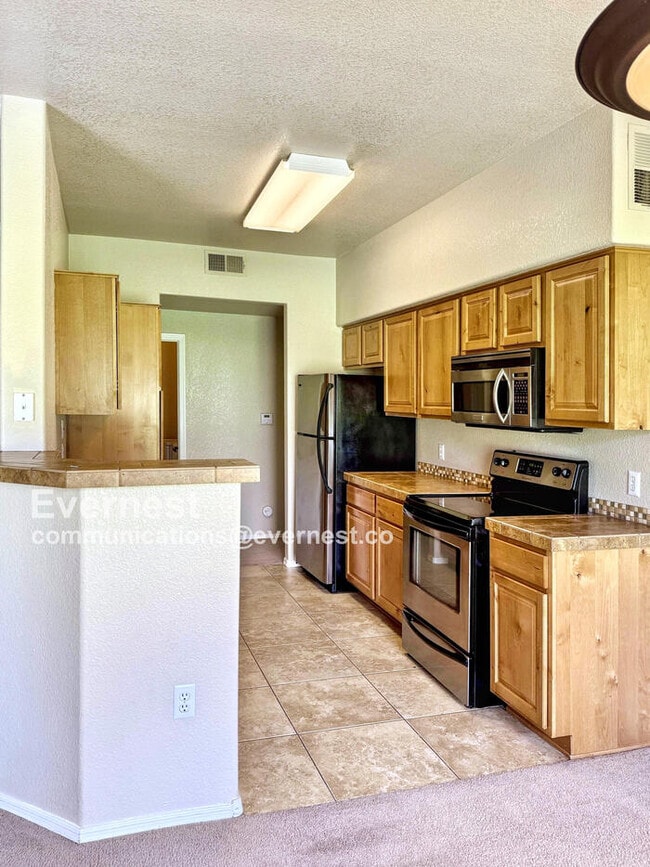 7050 E Sunrise Dr in Tucson, AZ - Building Photo - Building Photo