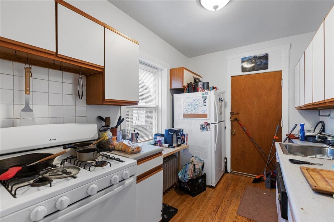 441 W Oakdale Ave in Chicago, IL - Building Photo