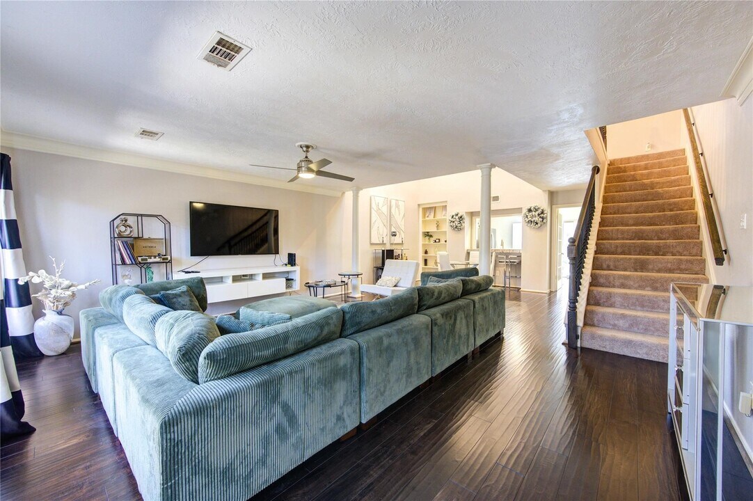 5830 Sampley Way in Houston, TX - Building Photo