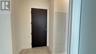 412 Silver Maple Rd in Oakville, ON - Building Photo - Building Photo