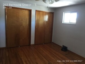 202 Pattison St in Evans City, PA - Building Photo - Building Photo