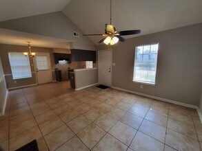 4582 Summer Creek N in Memphis, TN - Foto de edificio - Building Photo