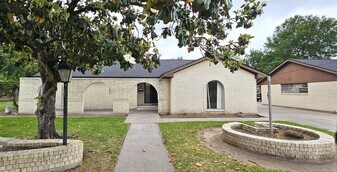 1602 Luella Ave in Deer Park, TX - Building Photo