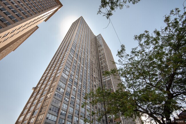655 W Irving Park Rd