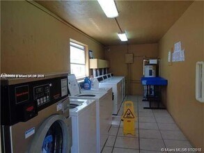 95 NE 41st St in Oakland Park, FL - Building Photo - Building Photo