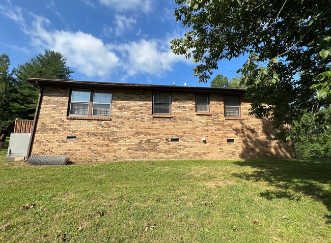 1105 Allenwood Rd in Ashland City, TN - Building Photo - Building Photo