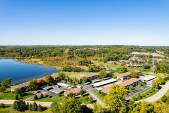 Greens Lake Apartments in Clarkston, MI - Foto de edificio - Building Photo