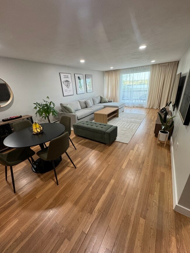 315 Neponset St, Unit 45 in Norwood, MA - Building Photo - Building Photo