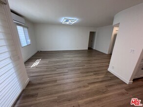 314 S Clark Dr in Los Angeles, CA - Building Photo - Building Photo