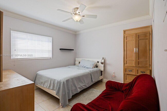 7401 SW 82nd St in Miami, FL - Building Photo - Building Photo