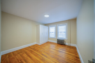 1588 Cambridge St, Unit 6A in Cambridge, MA - Foto de edificio - Building Photo