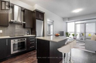 2087 Fairview St in Burlington, ON - Building Photo - Building Photo