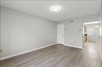 2447 Brady Commons Dr in Columbus, OH - Building Photo - Building Photo