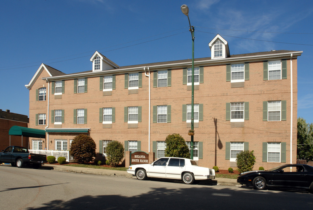 Roxanna Booth Manor in Kenova, WV - Building Photo