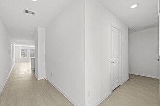 214 Forest W St in Magnolia, TX - Building Photo - Building Photo