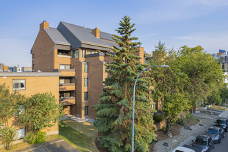 Rockland Place in Calgary, AB - Building Photo - Building Photo