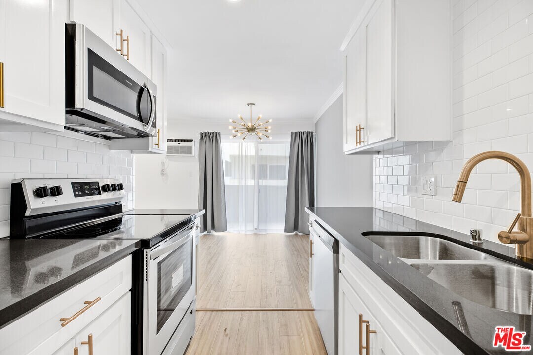 960 Larrabee St in West Hollywood, CA - Building Photo
