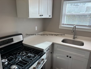 65 W Cole St in Pawtucket, RI - Building Photo - Building Photo