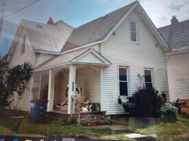 1021 Walbridge Ave in Toledo, OH - Building Photo