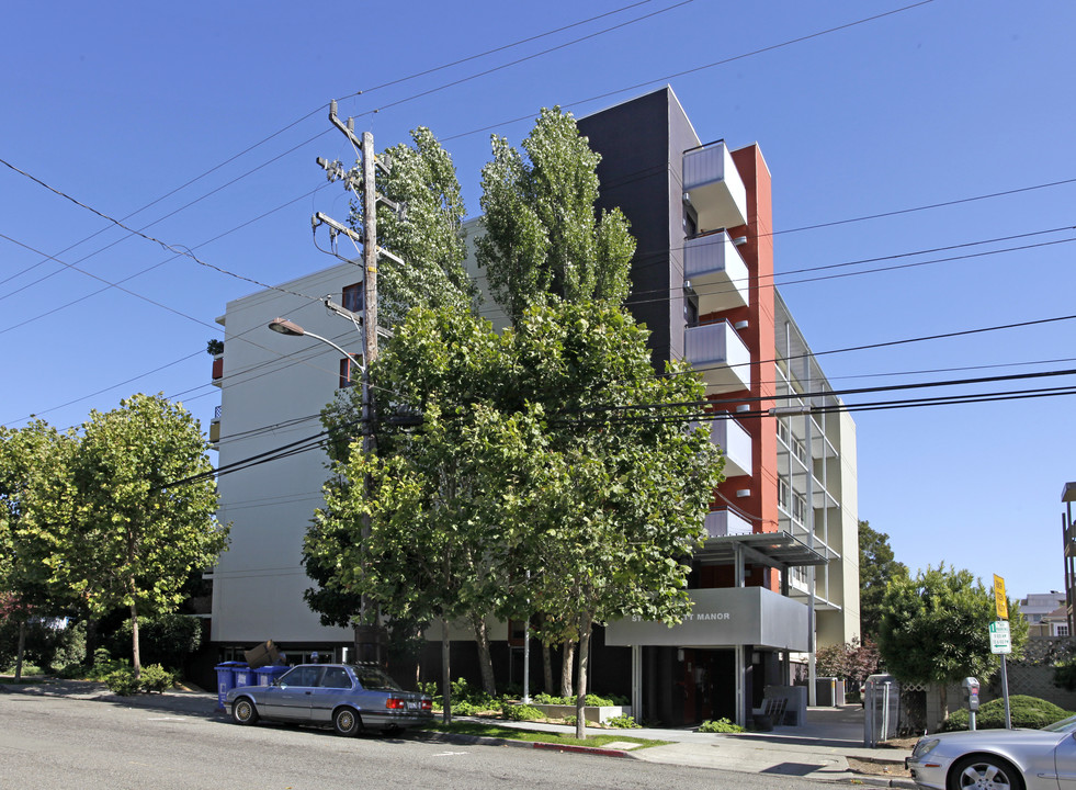 Stuart Pratt Manor in Berkeley, CA - Foto de edificio