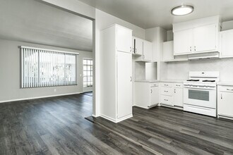 kes476 in Sherman Oaks, CA - Building Photo - Building Photo