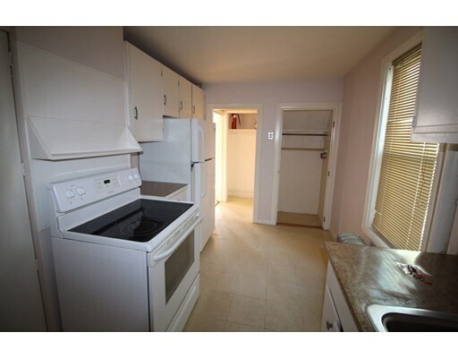 90 Mt Vernon St-Unit -1 in Lowell, MA - Building Photo