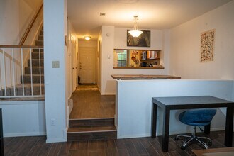 11404 Walnut Ridge Dr, Unit 103 in Austin, TX - Building Photo - Building Photo