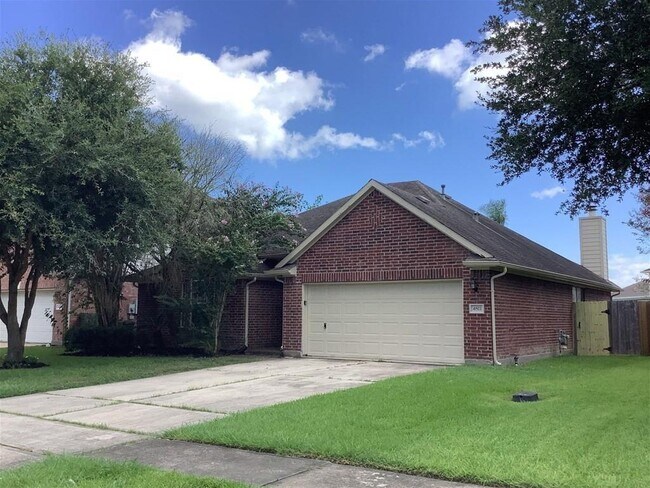 4811 Chase Stone Dr in Bacliff, TX - Building Photo - Building Photo