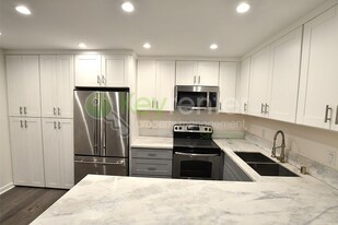 6390 Rancho Mission Rd in San Diego, CA - Building Photo