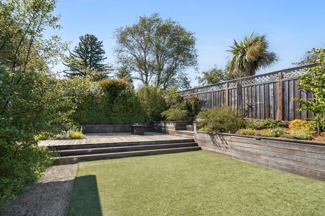 14 Ash Ave in Corte Madera, CA - Building Photo - Building Photo