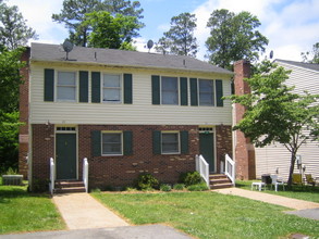 Fox Hill Townhomes in Kilmarnock, VA - Foto de edificio - Building Photo