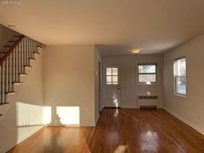 5 Shadyside Ave in Port Washington, NY - Building Photo - Building Photo