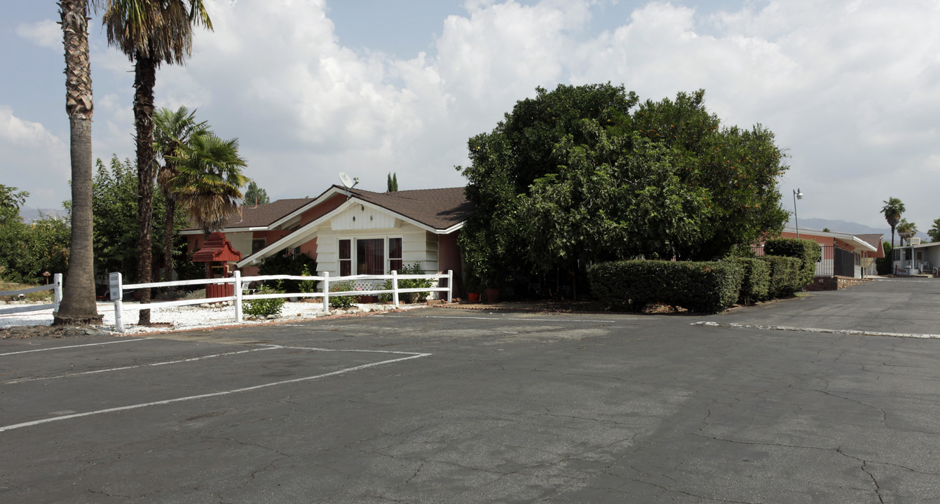 Aladdin Mobile Estates in Yucaipa, CA - Foto de edificio