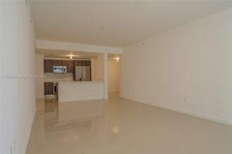 488 NE 18th St, Unit 1809 in Miami, FL - Building Photo - Building Photo