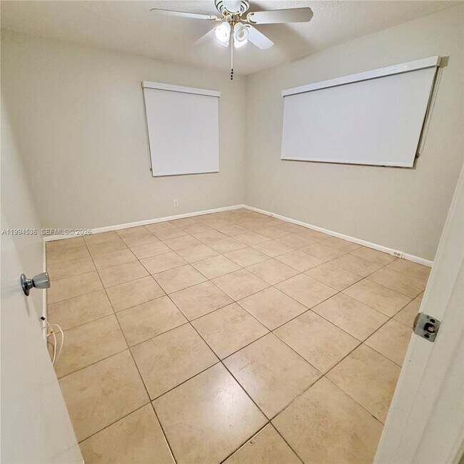 13300 SW 1st St, Unit 104 O in Pembroke Pines, FL - Foto de edificio - Building Photo