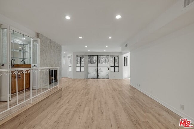1277 S Beverly Glen Blvd in Los Angeles, CA - Building Photo - Building Photo