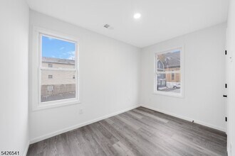 324 Second St in Elizabeth, NJ - Building Photo - Building Photo